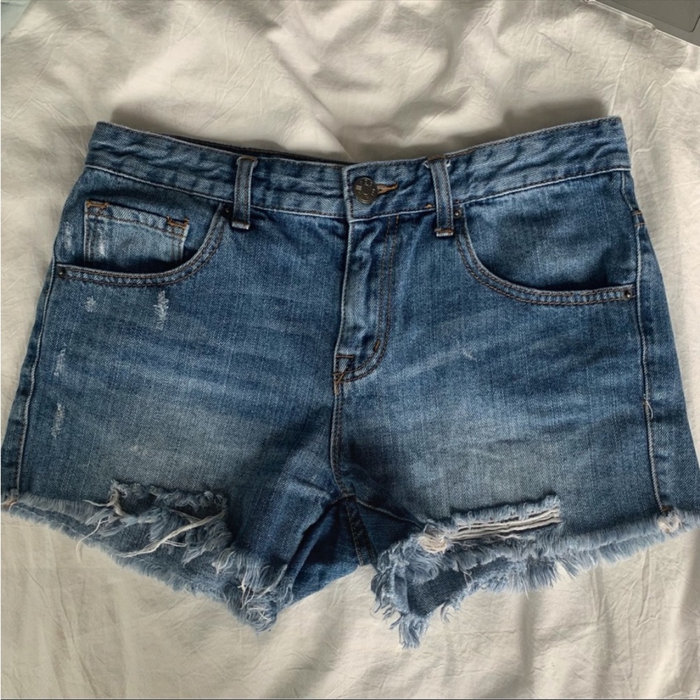 Urban Outfitters BDG denim mid rise Freja vintage fit shorts, size 27